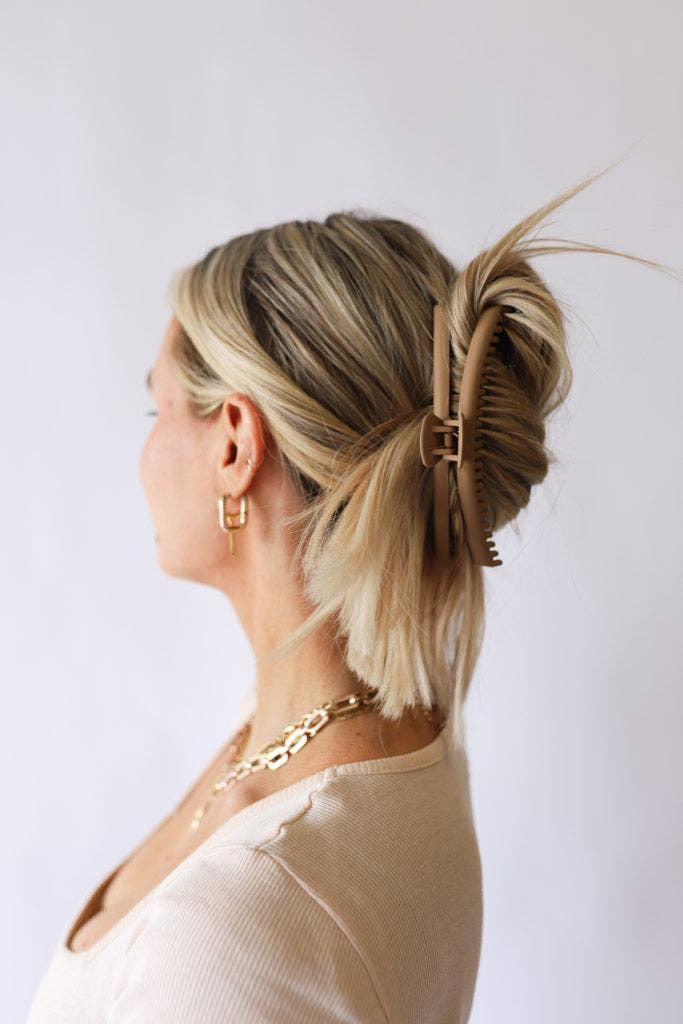 MATTE ORIGINAL HOLD EVERYTHING CLAW: LIGHT BROWN