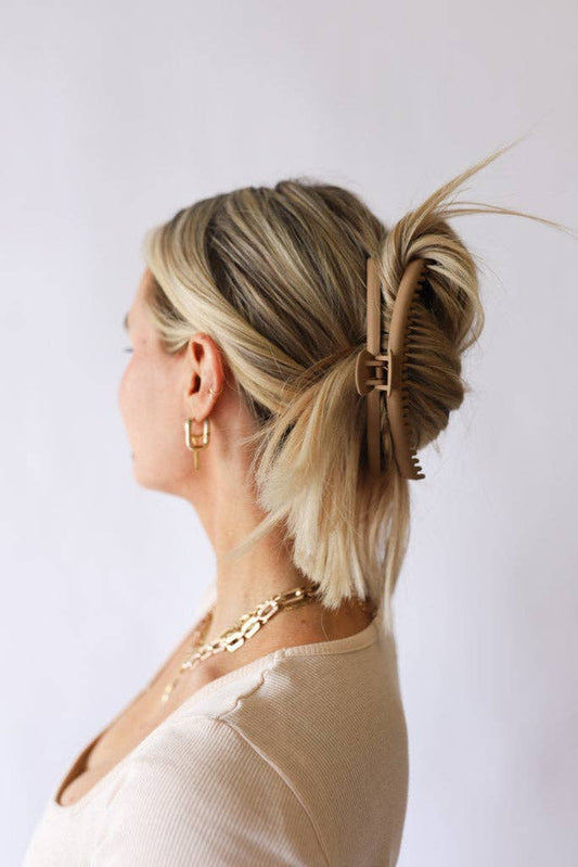 MATTE ORIGINAL HOLD EVERYTHING CLAW: LIGHT BROWN