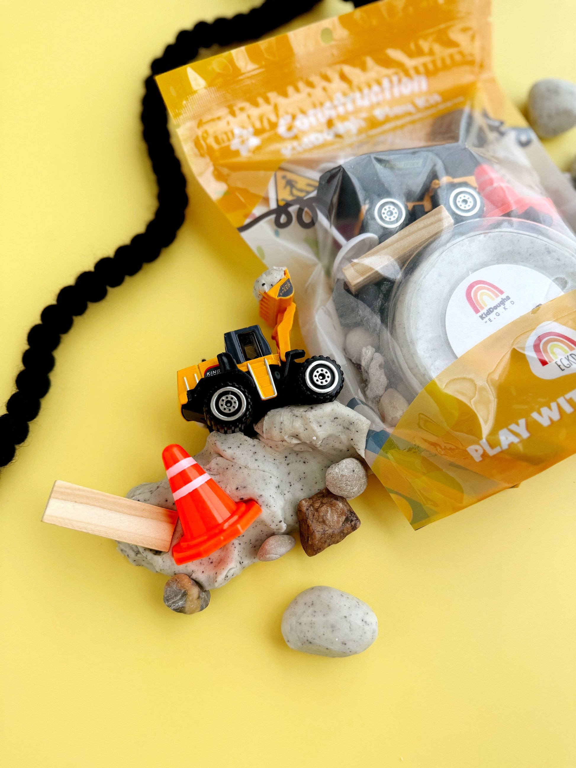 Construction (Cookies & Cream) KidDough Play Kit - Earth Grown KidDoughs (KidDoughs by EGKD)