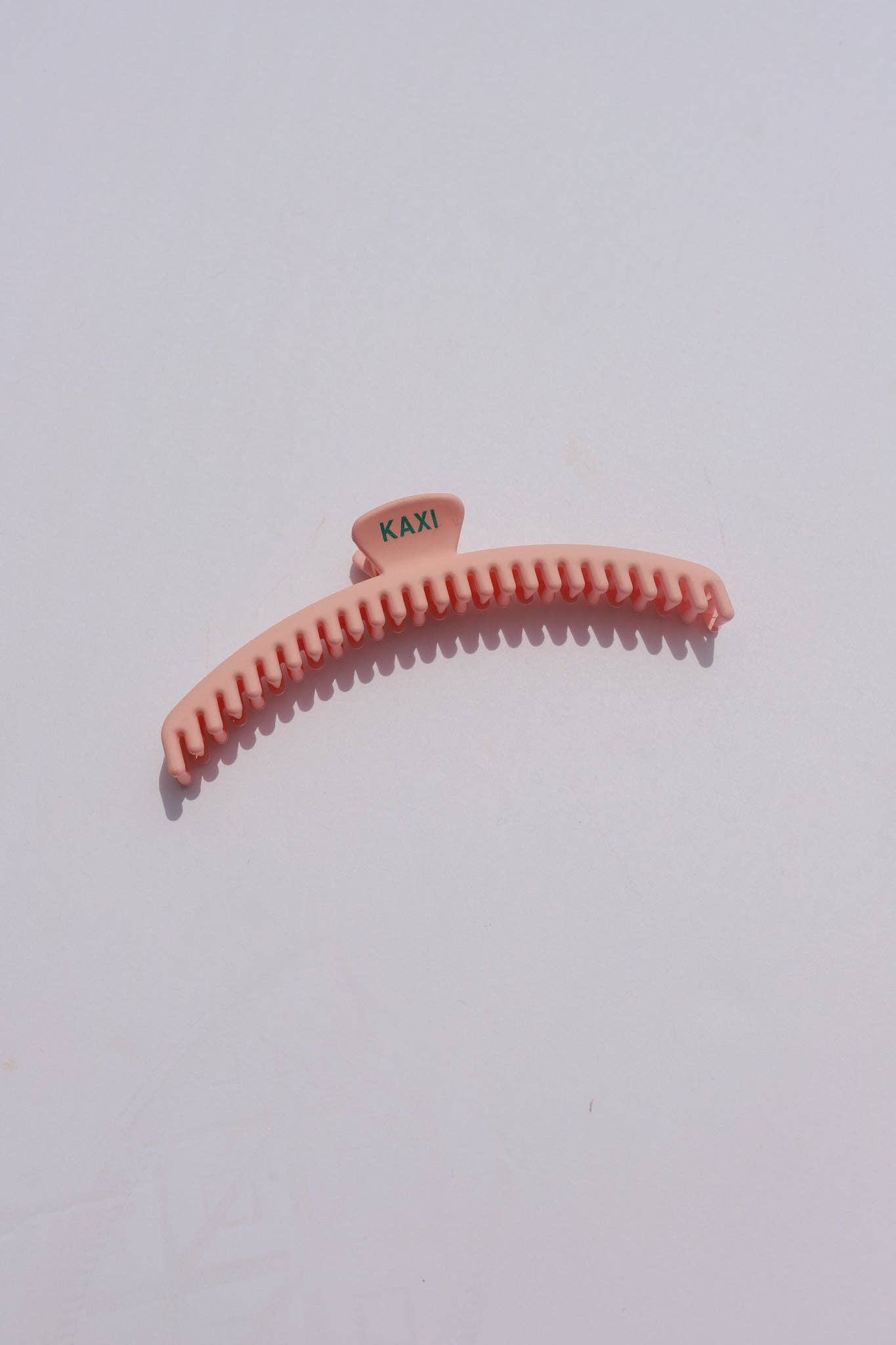 MATTE ORIGINAL HOLD EVERYTHING CLAW: LIGHT BROWN