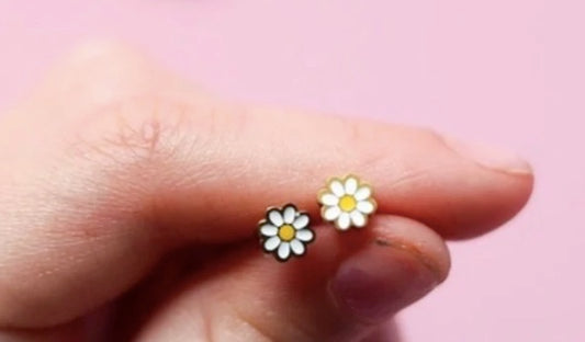 Tiny Daisies earrings