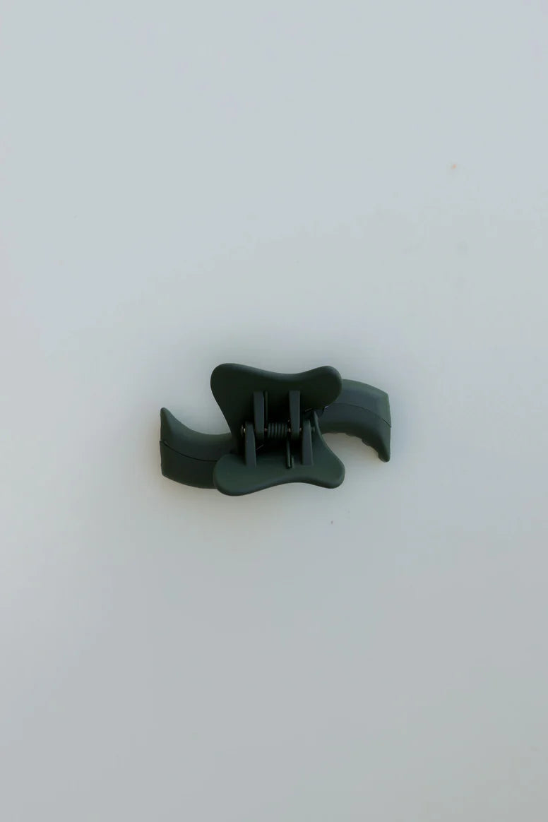 KAXI WAVY MINI HOLD EVERYTHING CLAW - EVERGREEN