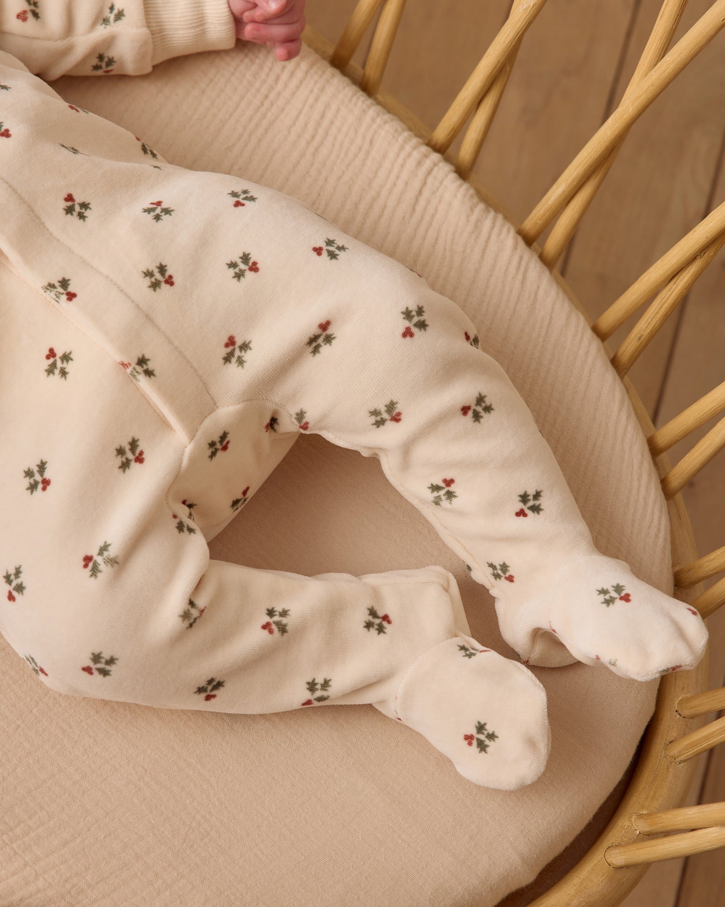 Hidden Snap Footie || Holly Berry - Quincy Mae