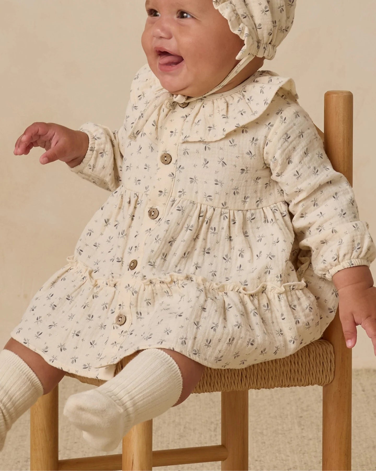 RUFFLE COLLAR BUTTON DRESS